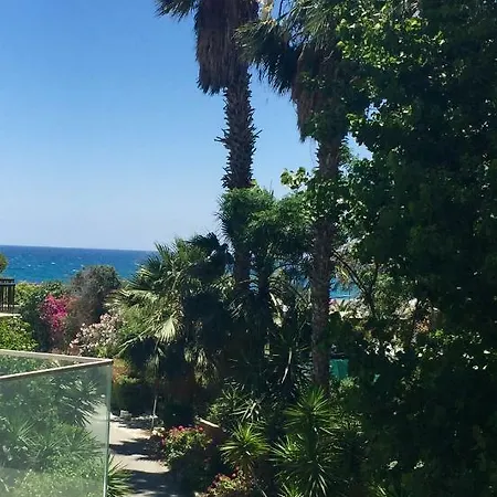 Апартаменты Modern Seaview *