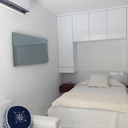 Апартаменты Modern Seaview *