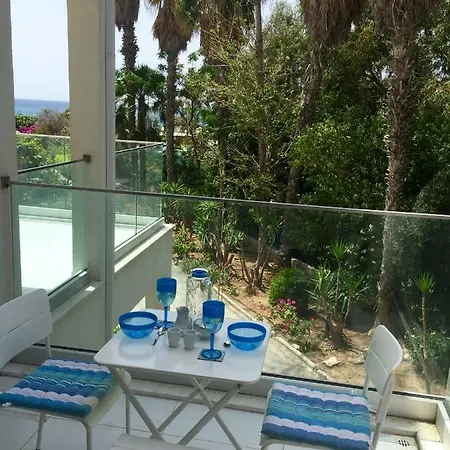 Modern Seaview Apartment *